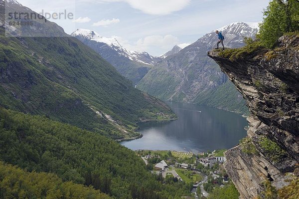 Europa  über  Steilküste  hoch  oben  Norwegen  Ansicht  UNESCO-Welterbe  Fjord  Geiranger  Skandinavien