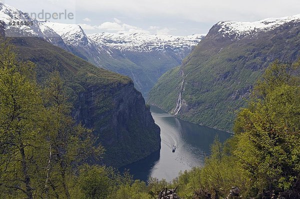 Europa  Tourist  Schiff  Norwegen  Kreuzfahrtschiff  UNESCO-Welterbe  Fjord  Geiranger  Skandinavien