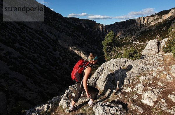 Frau  Ziel  wandern  1  Schlucht  Aragonien  Canyoning  Spanien