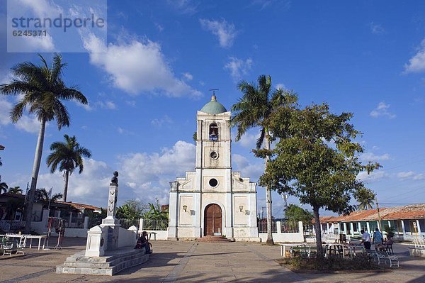 Stadt  Kirche  Quadrat  Quadrate  quadratisch  quadratisches  quadratischer  Karibik  Westindische Inseln  Mittelamerika  UNESCO-Welterbe  Viñales  Kuba