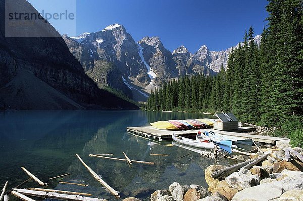 Wasserrand See Nordamerika Kanu Ansicht Einstellung Moräne Banff Nationalpark UNESCO-Welterbe Alberta Kanada