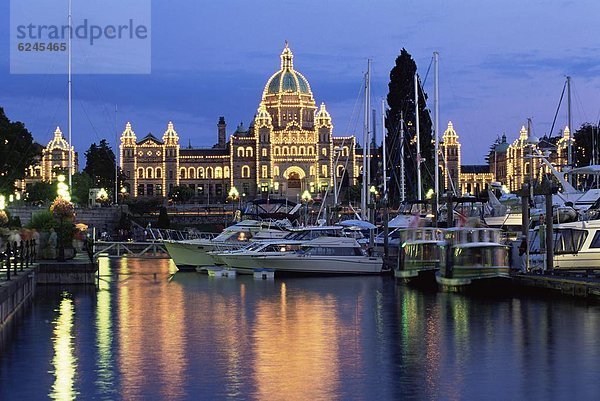 Binnenhafen  Hafen  Gebäude  Parlamentsgebäude  Nordamerika  Ansicht  Kanada  Vancouver Island