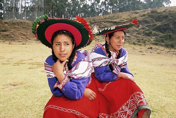 Portrait  Frau  Tradition  2  jung  Kleid  Peru  Südamerika