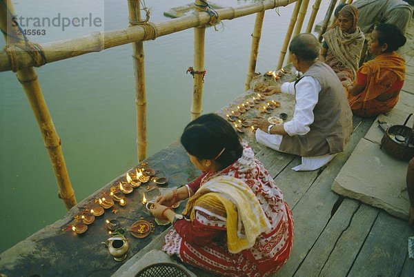 Himmel Fluss Laterne - Beleuchtungskörper Festival Ganges Bank Kreditinstitut Banken Indien