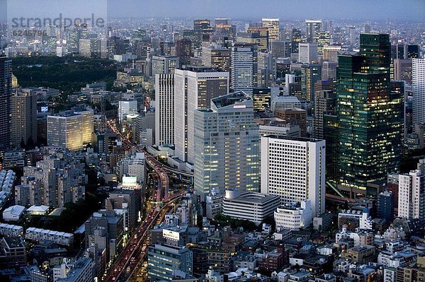 Stadt  Hügel  Tokyo  Hauptstadt  Ansicht  über  Roppongi  Luftbild  Fernsehantenne  Asien  Abenddämmerung  Japan