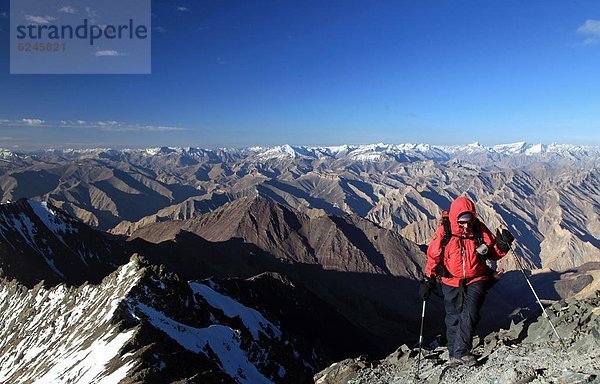 hoch  oben  Berggipfel  Gipfel  Spitze  Spitzen  Produktion  Klettern  Gebirgskamm  erreichbar  Messgerät  Asien  mühelos  Indien  Ladakh  trekking  Weg