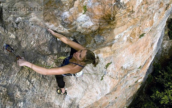 hoch  oben  Europa  Schwierigkeit  Steilküste  Produktion  Klettern  Richtung  Geographie  Aveyron  Kalkstein  steil  Weg