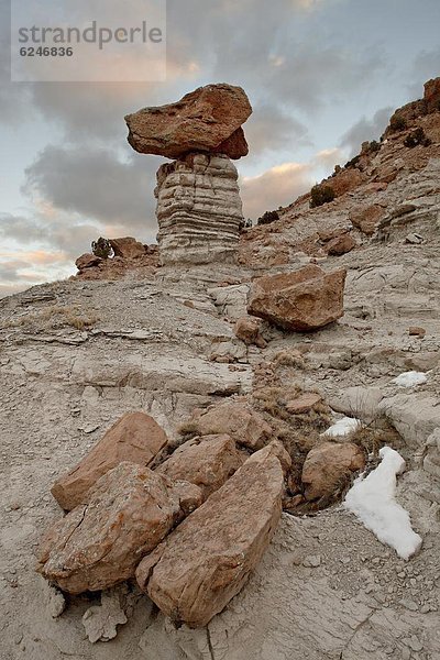 Vereinigte Staaten von Amerika  USA  Felsbrocken  balancieren  Stadtplatz  Nordamerika  Steppe  New Mexico