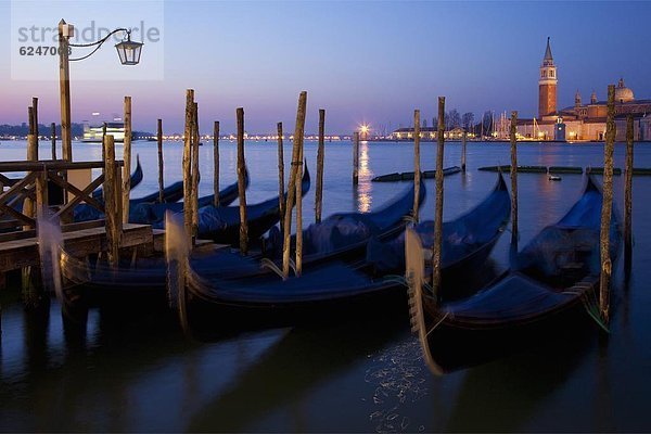 Europa  Sonnenaufgang  Ansicht  Gondel  Gondola  UNESCO-Welterbe  Venetien  Langensee  Lago Maggiore  Italien  Venedig