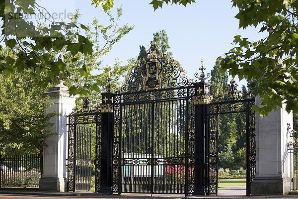 Queens Gate  Queen Marys Gardens  Regents Park  London  England  Großbritannien  Europa