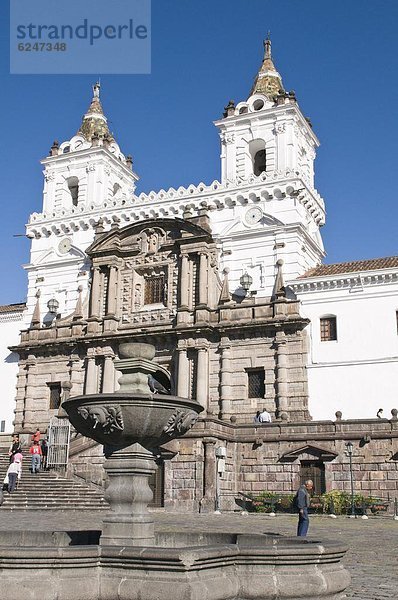 Quito  Hauptstadt  Kirche  Stadtplatz  UNESCO-Welterbe  Ecuador  Südamerika