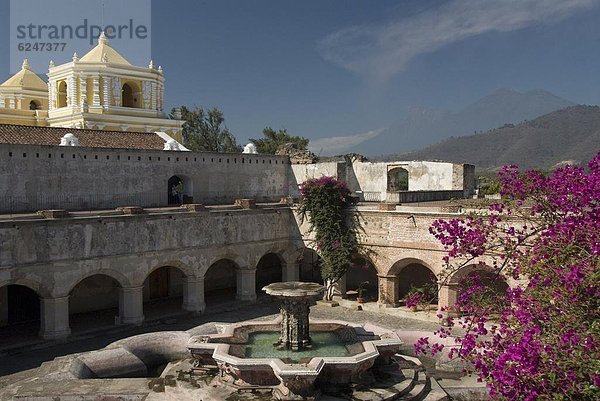 Frauenkloster Kreuzgang Kirche Garten Mittelamerika Vernichtung UNESCO-Welterbe Guatemala Merced