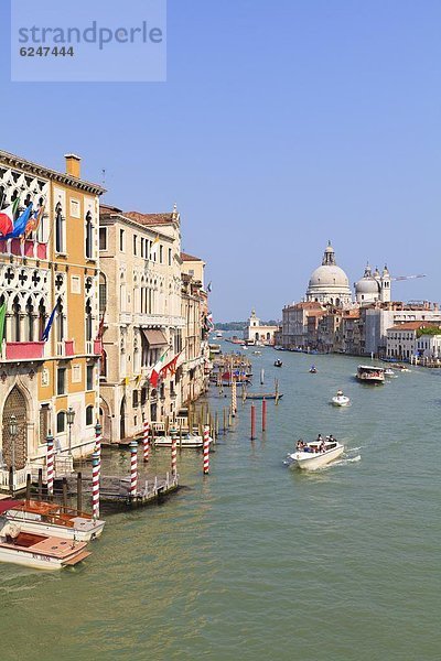 Der Canal Grande und die gewölbte Santa Maria Della Salute  Venedig  UNESCO World Heritage Site  Veneto  Italien  Europa