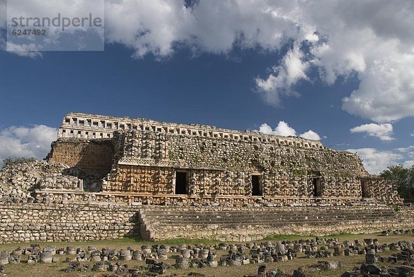 Palast  Schloß  Schlösser  Nordamerika  Mexiko  Maske  Kabah  Yucatan