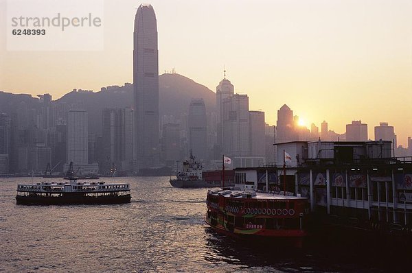 Skyline  Skylines  Hafen  Sonnenuntergang  Insel  China  Asien  Hongkong  Star Ferry