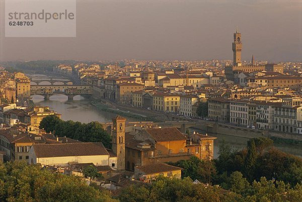 Skyline  Skylines  Europa  über  Großstadt  Fluss  Ansicht  Arno  Florenz  Italien  Toskana