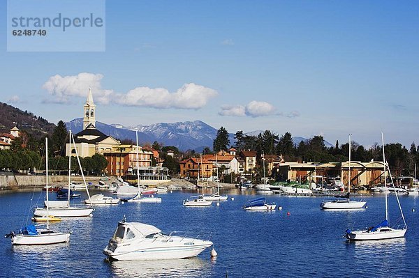 Hafen  Motorjacht  Europa  See  Italien  Langensee  Lago Maggiore  Piemont
