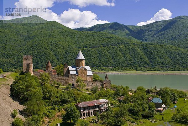 Festung  Kirche  vorwärts  Asien  Zentralasien  Stausee