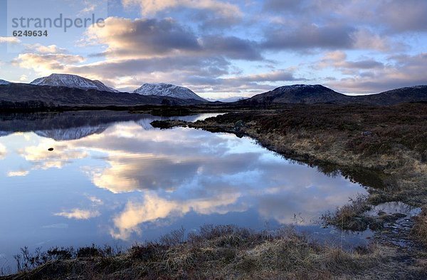 entfernt  Europa  Berg  Großbritannien  Himmel  Spiegelung  Morgendämmerung  Highlands  Ansicht  See  bedecken  Distanz  Schottland  Schnee