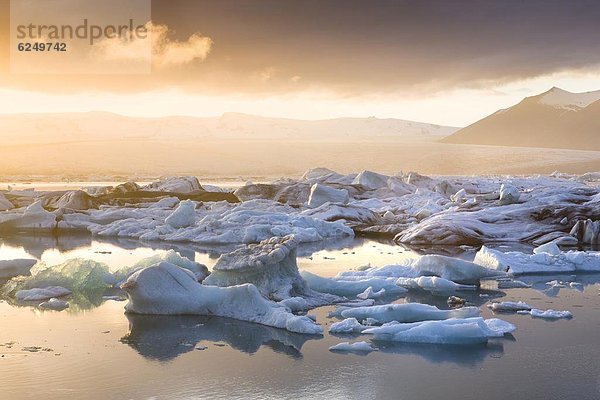 Sonnenuntergang  fließen  Eisberg  Eis  Jökulsárlón  Island  Lagune