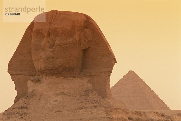pyramidenförmig  Pyramide  Pyramiden  Nordafrika  Kairo  Hauptstadt  UNESCO-Welterbe  Mount Chephren  Afrika  Ägypten  Gise  Pyramide  Sphinx
