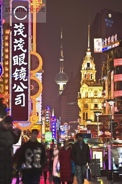 beleuchtet  Nacht  Neonlicht  Fernverkehrsstraße  kaufen  vorwärts  China  Asien  Ortsteil  Nanjing  Shanghai