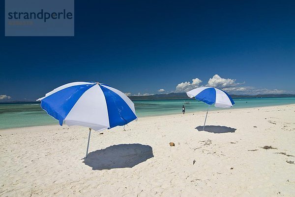 nahe  Schönheit  Strand  klein  Sonnenschirm  Schirm  Insel  Neugier  Afrika  Indischer Ozean  Indik  Madagaskar