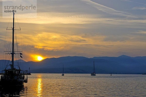 Fischereihafen  Fischerhafen  Segeln  Europa  Sonnenuntergang  Boot  Griechenland  Peloponnes