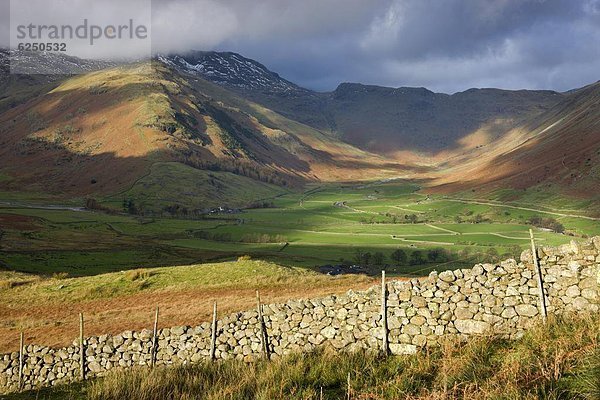 Europa  Morgen  Großbritannien  fallen  fallend  fällt  Tal  Sonnenlicht  Cumbria  England