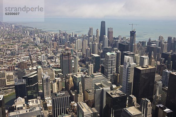 Vereinigte Staaten von Amerika  USA  Skyline  Skylines  Großstadt  See  Nordamerika  Ansicht  Luftbild  Fernsehantenne  Chicago  Illinois  Michigan
