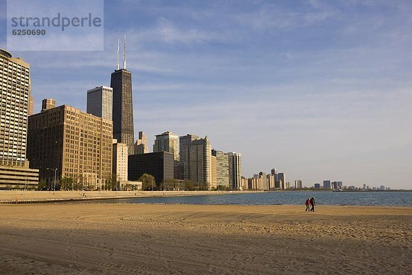 Vereinigte Staaten von Amerika  USA  hinter  Skyline  Skylines  Gehhilfe  Strand  Straße  Großstadt  Nordamerika  Chicago  Illinois  Ohio