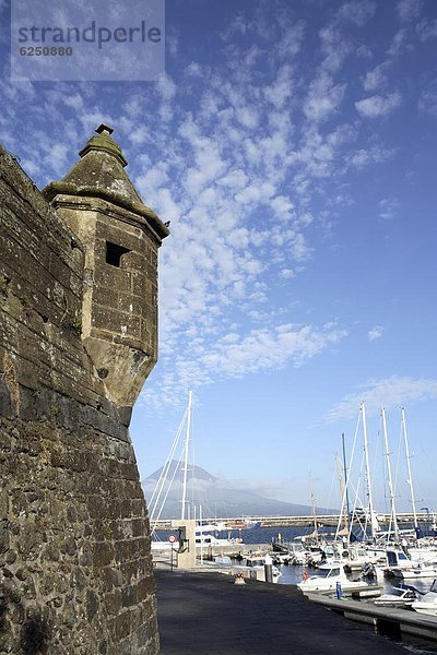 entfernt  bauen  Europa  Berg  Wand  Festung  Schutz  Insel  Atlantischer Ozean  Atlantik  Azoren  Bucht  Porto  Portugal