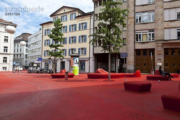 Bodenhöhe  Europa  Weg  Großstadt  Architektur  rot  Teppichboden  Teppich  Teppiche  Künstler  Firma  Schweiz