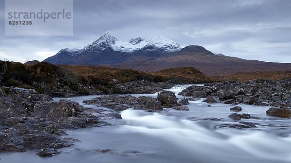 Europa  Berg  Morgen  Großbritannien  schwarz  Ansicht  Isle of Skye  Nan  November  Schottland