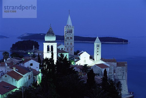 Mittelalter  Europa  Nacht  Stadt  Ansicht  Erhöhte Ansicht  Aufsicht  heben  Glocke  Kroatien  Dalmatien  Rab