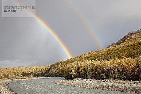 Vereinigte Staaten von Amerika  USA  nahe  Farbaufnahme  Farbe  Berg  Nordamerika  Zimmer  König - Monarchie  Alaska  Regenbogen  Entspannung