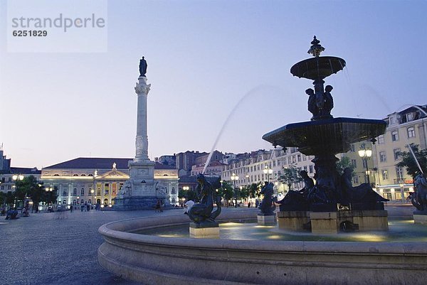 Lissabon  Hauptstadt  Europa  Infusion  Quadrat  Quadrate  quadratisch  quadratisches  quadratischer  Portugal  Rossio  Praça de D. Pedro IV