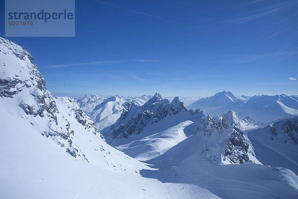 Europa  Winter  Berggipfel  Gipfel  Spitze  Spitzen  Ansicht  Arlbergpass  Arlberg  Österreich  Schnee  Valluga
