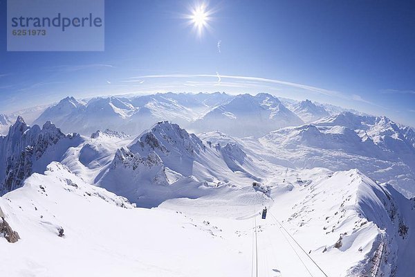 Europa Winter Berggipfel Gipfel Spitze Spitzen Ansicht Arlbergpass Arlberg Österreich Schnee Valluga