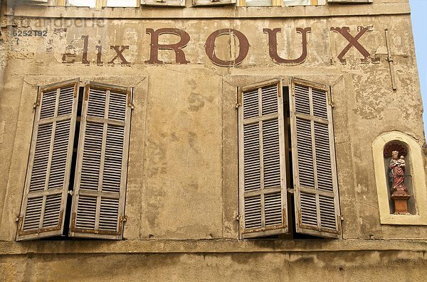 Buchstabe Frankreich Europa Wand streichen streicht streichend anstreichen anstreichend groß großes großer große großen Aix-en-Provence Provence - Alpes-Cote d Azur antik