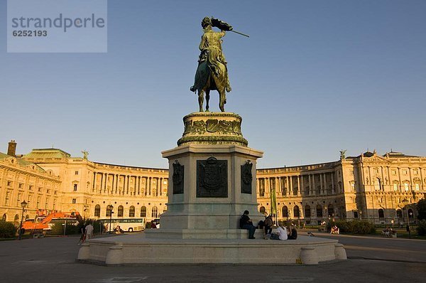 Europa  Palast  Schloß  Schlösser  Österreich  Heldenplatz  Hofburg