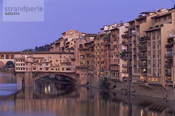 Europa  über  Fluss  Arno  UNESCO-Welterbe  Florenz  Italien  Toskana