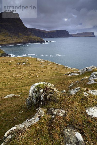 zeigen  Europa  Großbritannien  Steilküste  Ansicht  Isle of Skye  Schottland