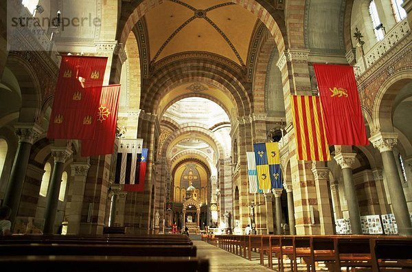 Frankreich Europa bunt Kathedrale Marseille