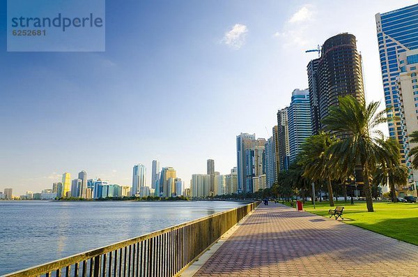 Buheirah Corniche neben Khalid Lagune  Sharjah  Vereinigte Arabische Emirate  Naher Osten