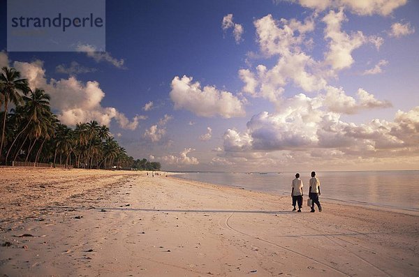 Ostafrika  gehen  Strand  Junge - Person  Schule  2  vorwärts  Afrika  Tansania  Sansibar