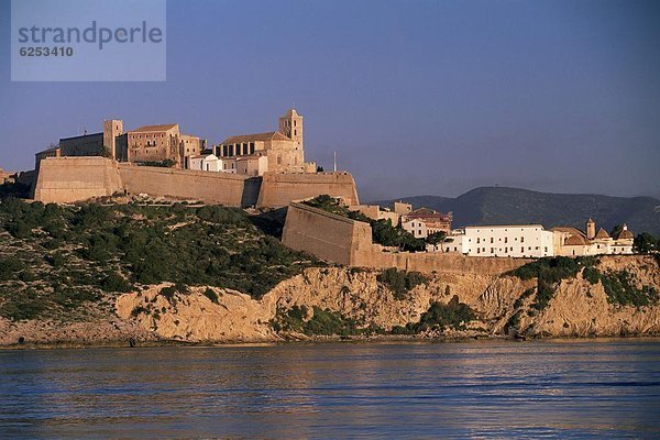 Europa Wand Stadt UNESCO-Welterbe Balearen Balearische Inseln Ibiza alt Spanien Villa