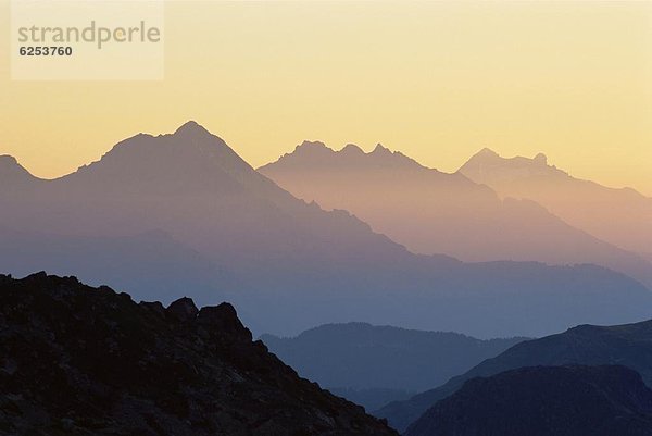 Frankreich  Europa  Morgen  Tal  früh  Französische Alpen  Chamonix  Sonne