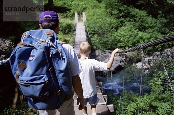Menschlicher Vater  Sohn  wandern  Nordamerika  UNESCO-Welterbe  Olympic Nationalpark  Washington State
