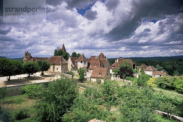 Frankreich Europa Tal Dorf grün 04 Umgebung Dordogne